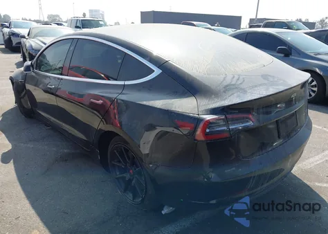 2019 Tesla Model 3 Long Range/Performance z USA, uszkodzony, nr VIN 5YJ3E1EB6KF384840